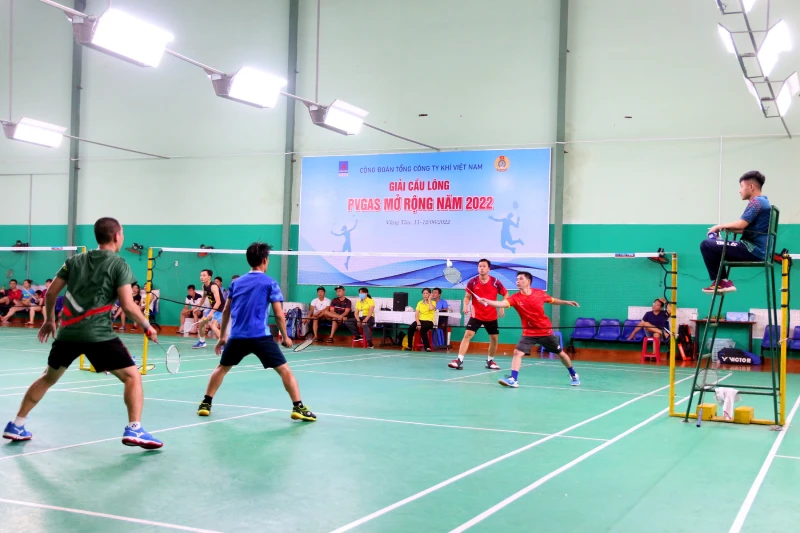 kinh-doanh-san-cau-long