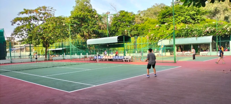 san-tennis-cong-vien