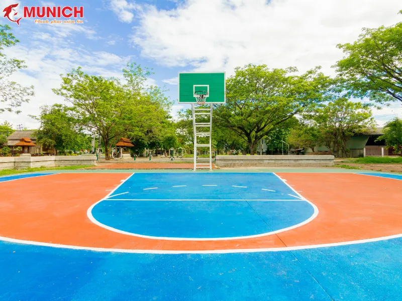 chi-phi-lam-san-bong-ro