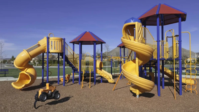 mau-thiet-ke-san-choi-tre-em