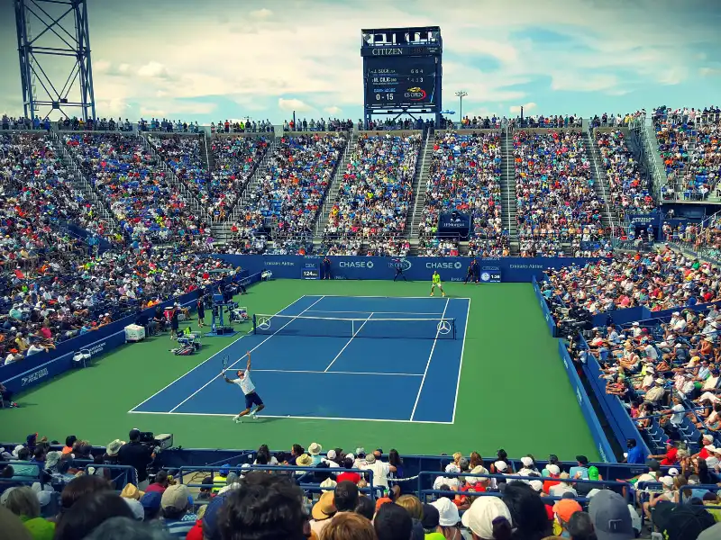 so-sanh-san-cau-long-san-pickleball-va-san-tennis