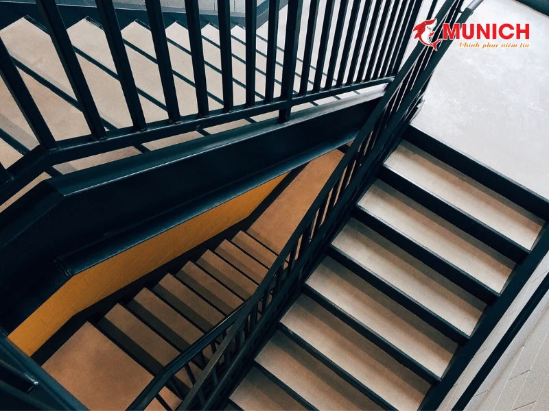 son-epoxy-bac-cau-thang