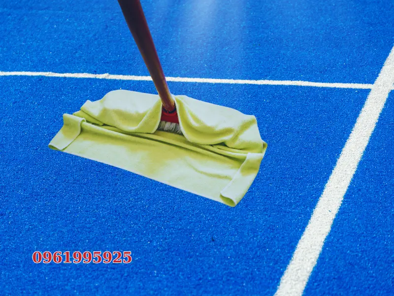 bao-duong-san-the-thao-mua-nom-am