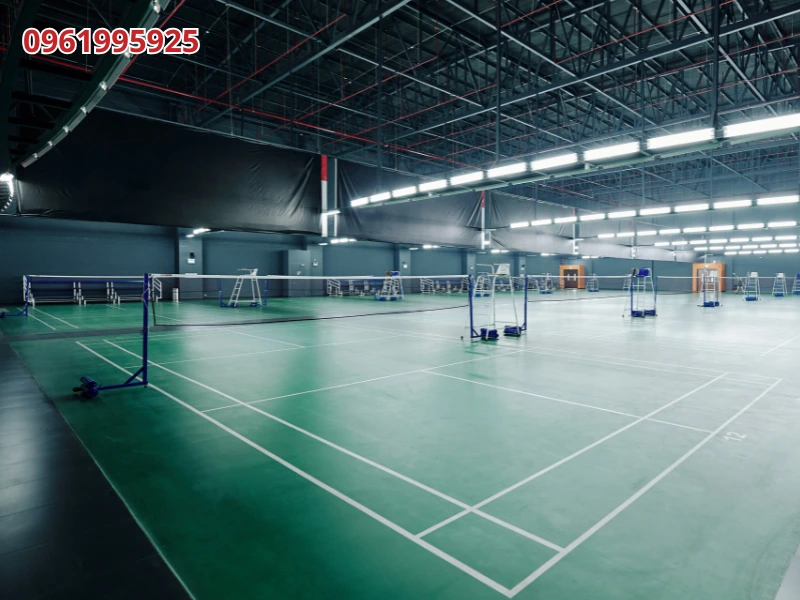 thi-cong-san-cau-long-sai-gon