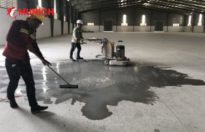 Vệ sinh bề mặt trước khi thi công