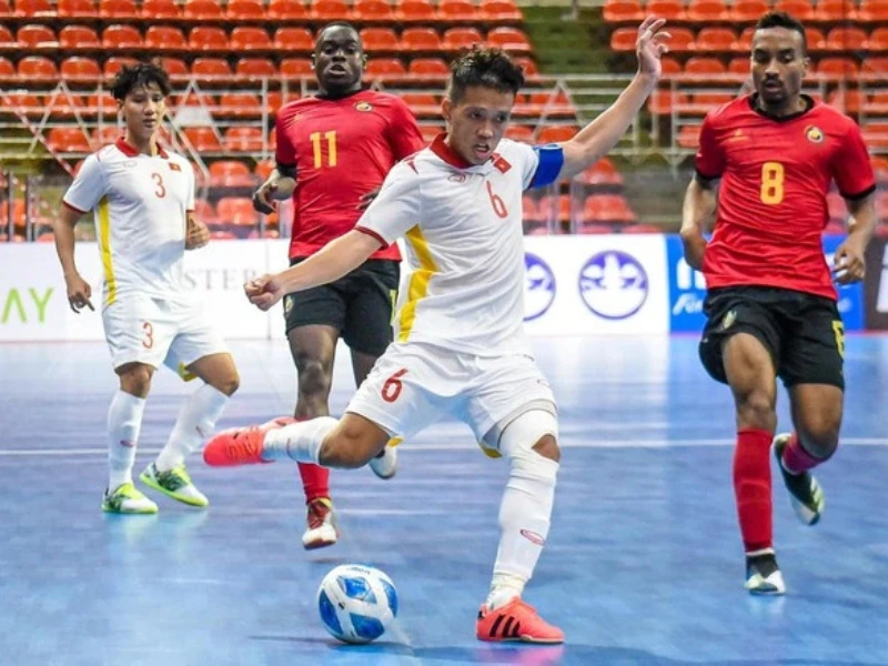 thi-cong-san-futsal