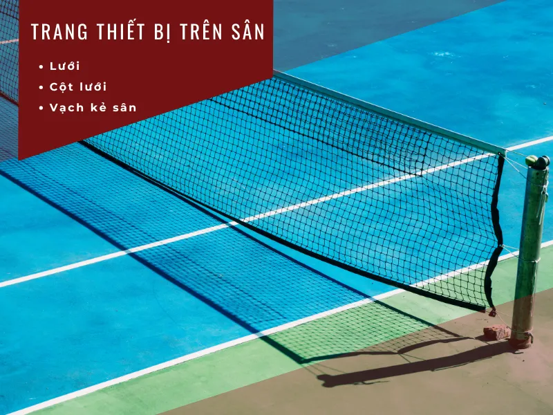 trang-thiet-bi-tren-san-cau-long